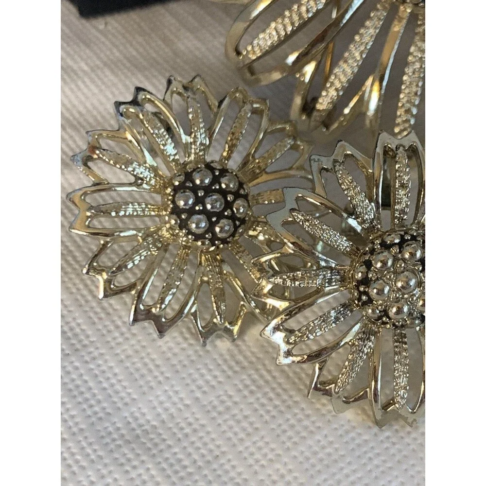 Vintage Sarah Coventry Country Daisy Gold Toned Brooch & 3 Earrings set Signed